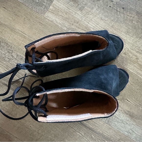 Sundance Stormy Heels / Sandals - Picture 7 of 11